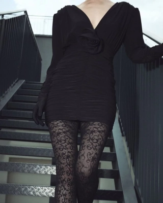 Rajstopy  Perse z ornamentowym wzorem czarne2.webp