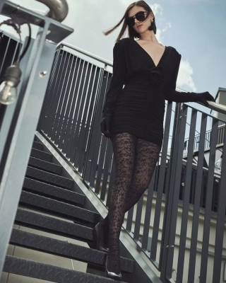 Rajstopy  Perse z ornamentowym wzorem czarne3.webp