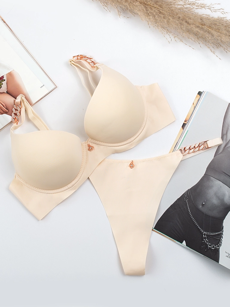 Komplet bielizny bezszwowy z ozdobnymi ramiączkami