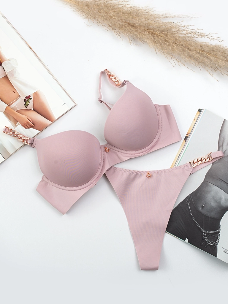 Komplet bielizny bezszwowy z ozdobnymi ramiączkami